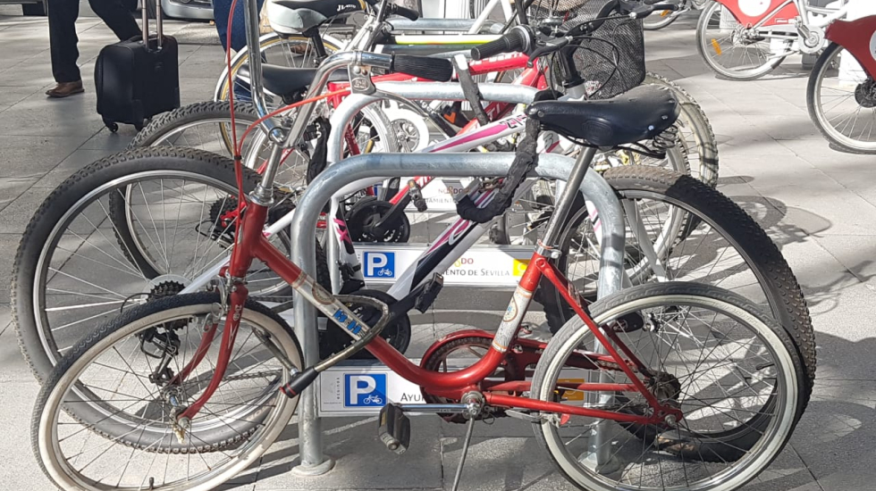 En ciudades como Sevilla, Barcelona y Málaga, en España, se fomenta el uso de las bicicletas mediante estaciones de alquiler de bicis públicas.© GIZ Costa Rica