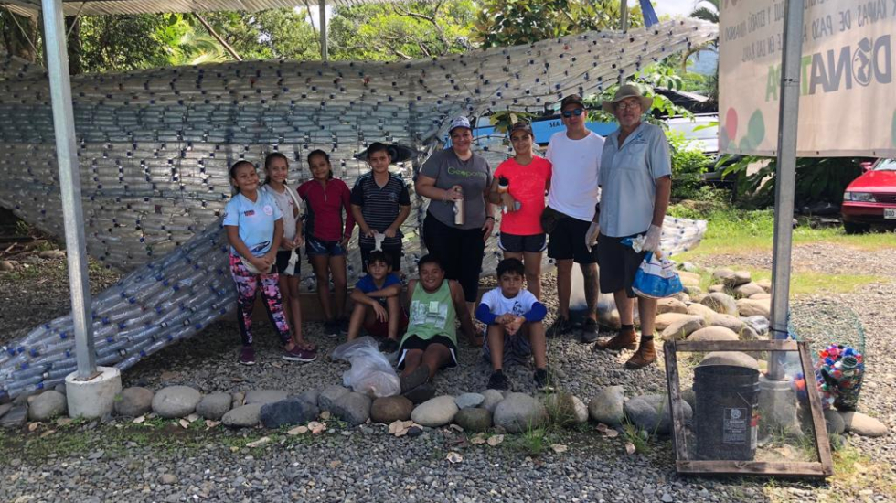Grupo de voluntarios de Bahía Ballena.
