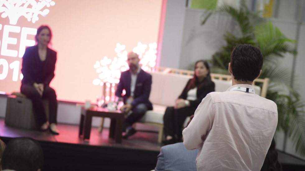 El público pudo interactuar con los panelistas de los conversatorios y mesas redondas para así profundizar en el conocimiento. John Mullins / Parque Viva